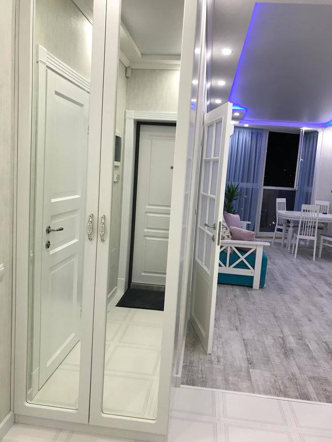 Luxe Apartment On Drahomanova Kyiv Exterior photo