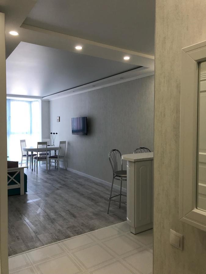 Luxe Apartment On Drahomanova Kyiv Exterior photo